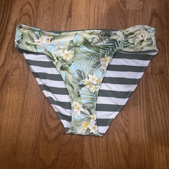 Tommy Bahama Paradise Fronds Reversible Hipster Tea Leaf Reversible Size XL - Picture 7 of 8